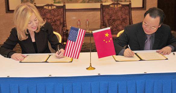 President of the University of Pennsylvania Amy Gutmann, and President of Peking University, Qifeng Zhou