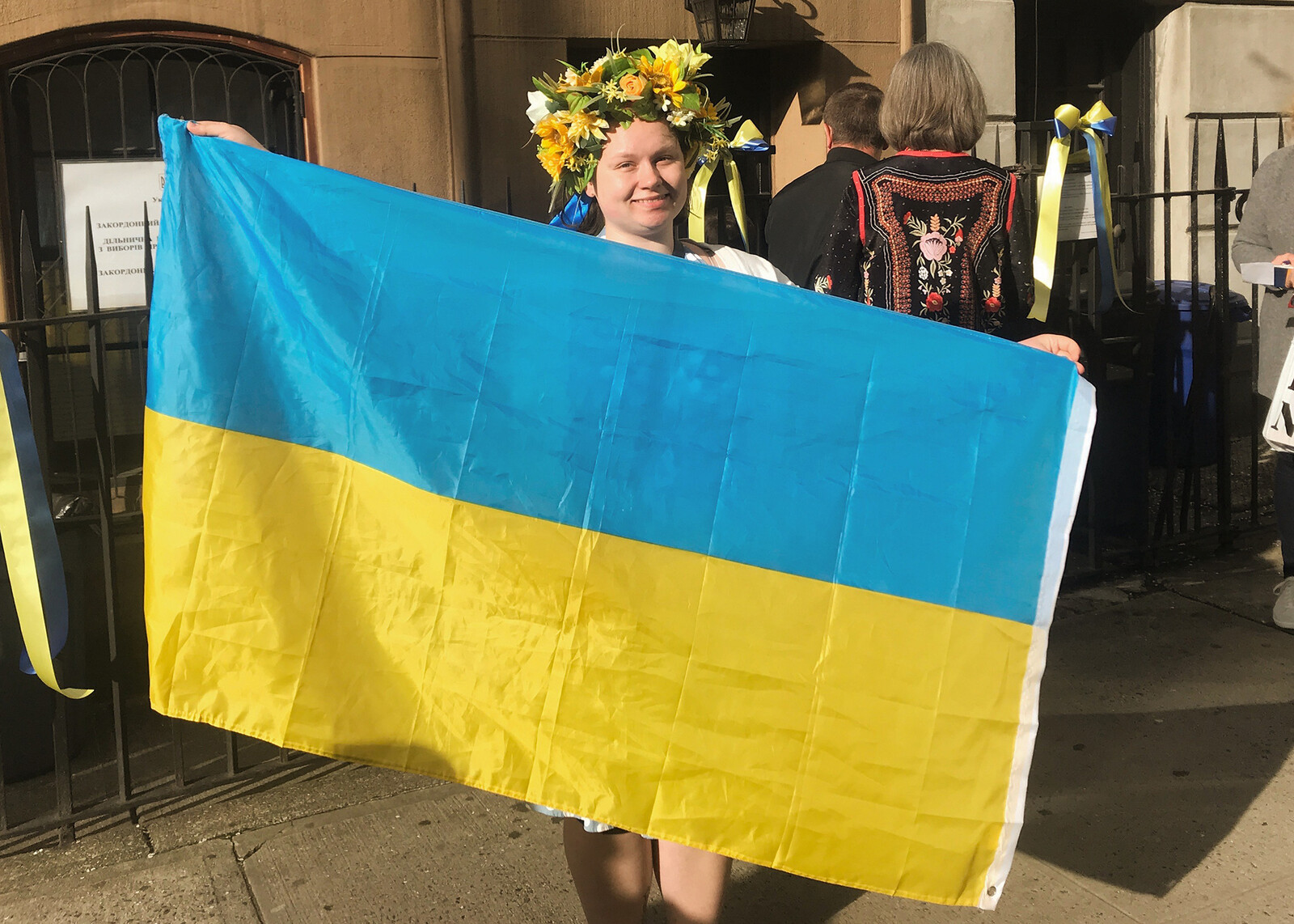 Alice Sukhina with the ukranian flag