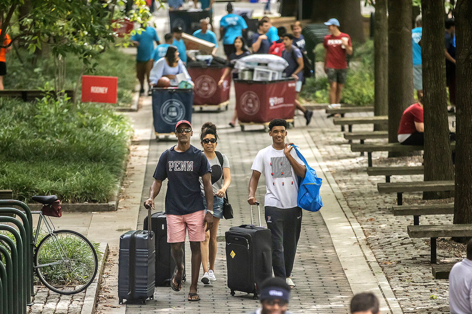 incoming first year students move into the quad