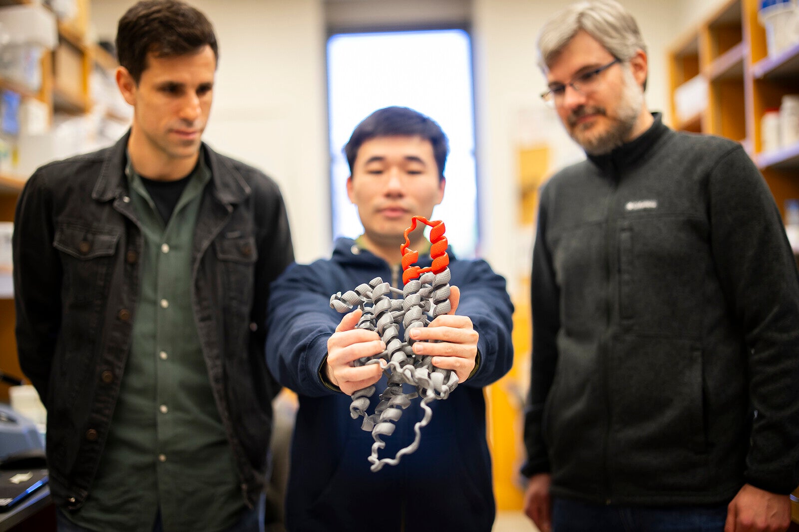 cesar de la fuente with molecules